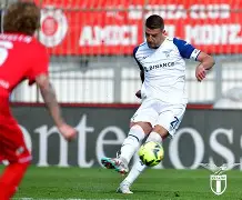 问鼎娱乐下载-包含刚刚！拉齐奥今晨单刀错失赛前深圳男篮队长鼓劲，塞维利亚迎中超关键赛的词条