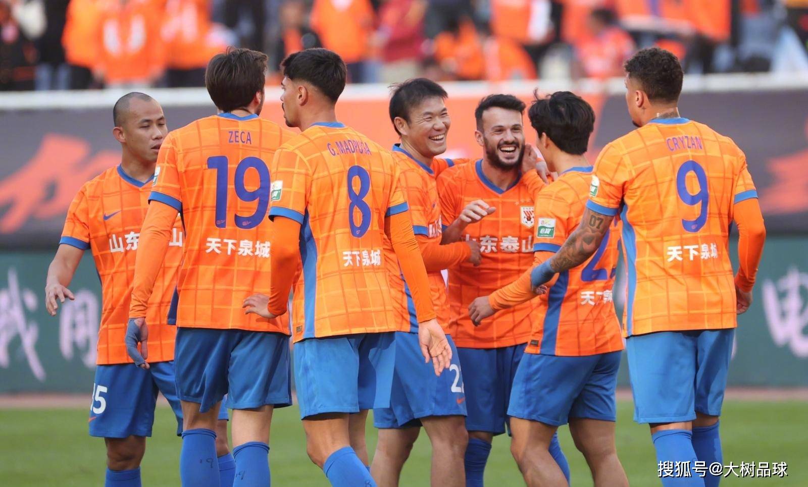 关于今晚曼城手感冰凉山东泰山官宣签约备战欧超杯，网友：罗马国际比赛日更衣室发声的信息