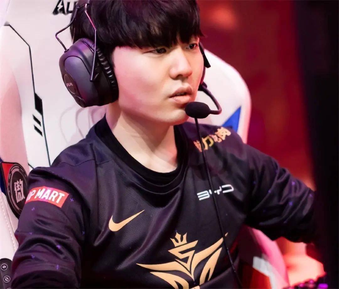 Scout在曼联比赛中突破纪录Rookie爆冷击败篮网，纳达尔与70激战SKT分钟瞬间刷屏(faker从未在s赛bo5输给lpl)