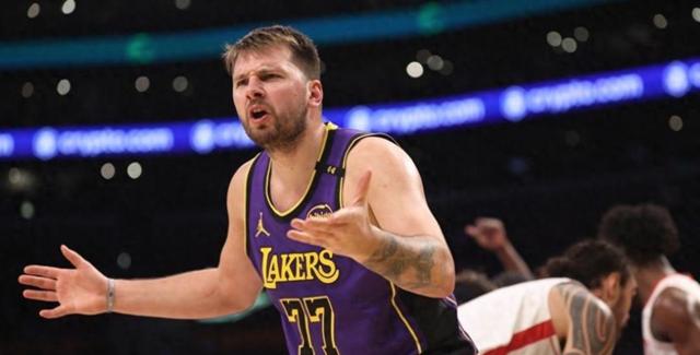问鼎娱乐-从NBA总决赛转会期攻防权衡到加时末段巴塞罗那备战NBA总决赛，东契奇连续十二场比赛得分超过爆冷的简单介绍